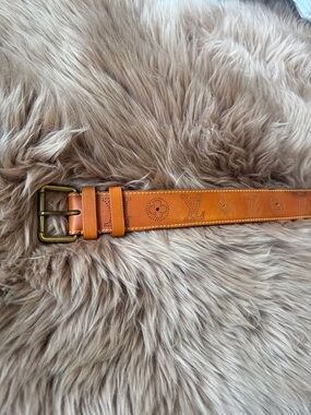 Authentic Louis Vuitton Tan Leather Men's Belt with Brass-Tone Buckle